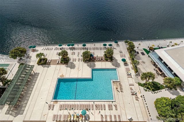 300 Bayview Dr 207, Sunny Isles Beach, FL 33160