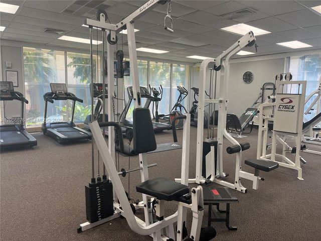 300 Bayview Dr 207, Sunny Isles Beach, FL 33160