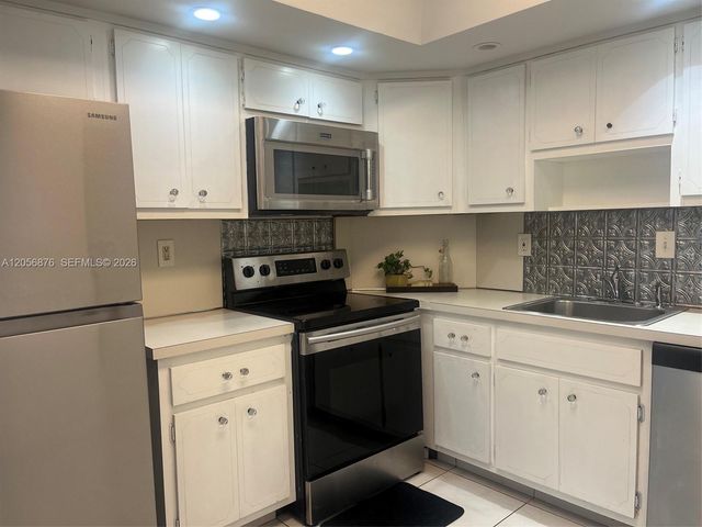 300 Bayview Dr 207, Sunny Isles Beach, FL 33160