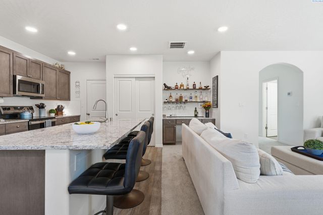 1401 8th Street, Benton City, WA 99320