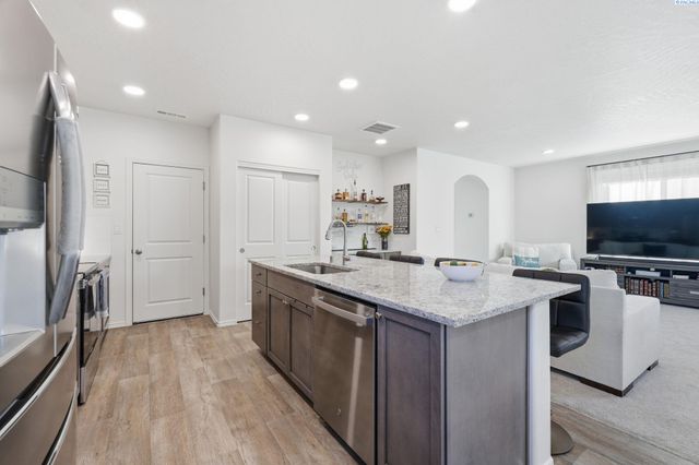 1401 8th Street, Benton City, WA 99320