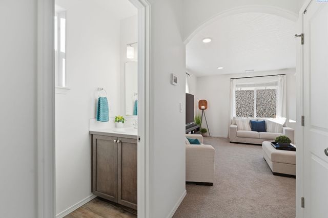 1401 8th Street, Benton City, WA 99320