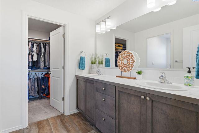 1401 8th Street, Benton City, WA 99320