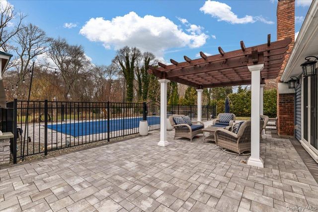 32 Branch Drive, Smithtown, NY 11787