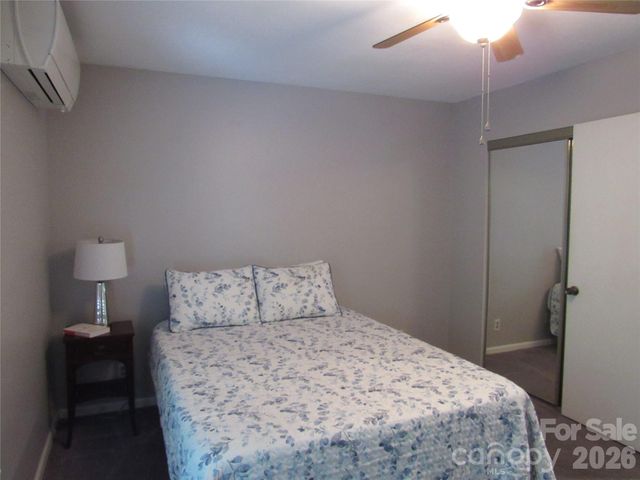 6 Woodlands Drive, Black Mountain, NC 28711