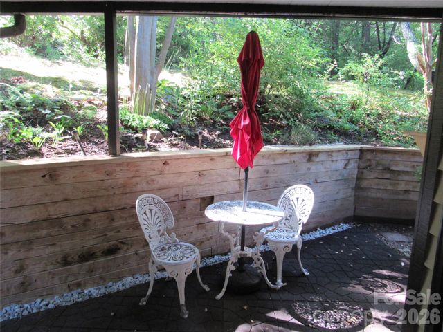 6 Woodlands Drive, Black Mountain, NC 28711