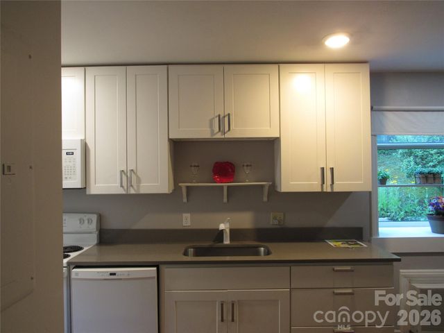 6 Woodlands Drive, Black Mountain, NC 28711