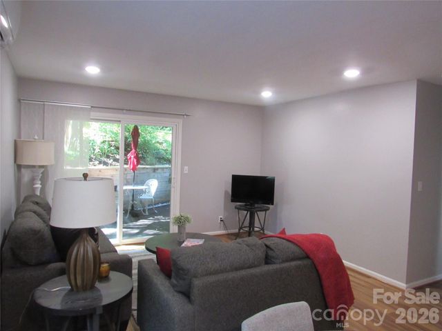 6 Woodlands Drive, Black Mountain, NC 28711