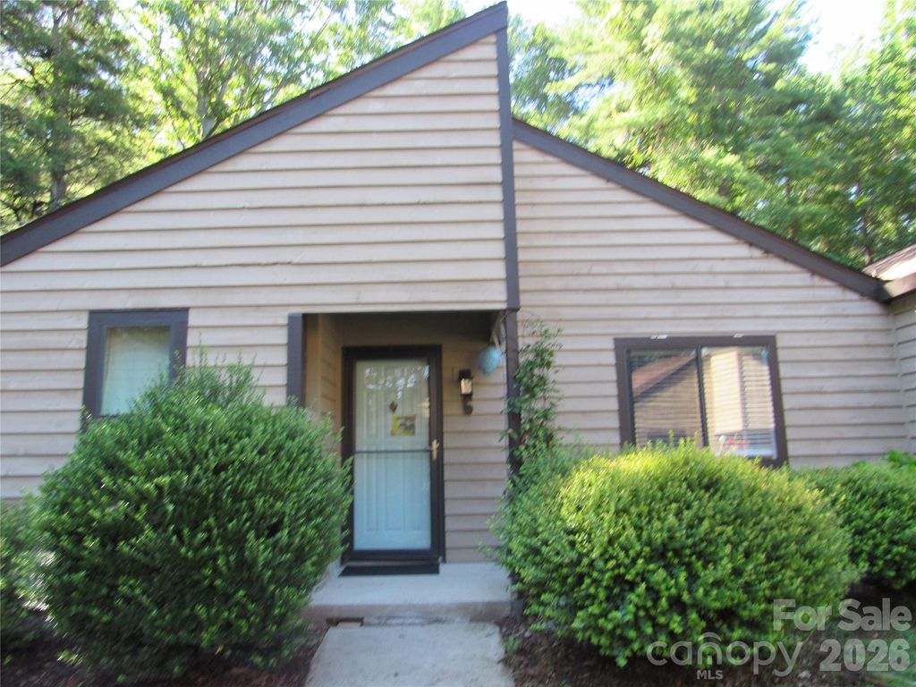 6 Woodlands Drive, Black Mountain, NC 28711