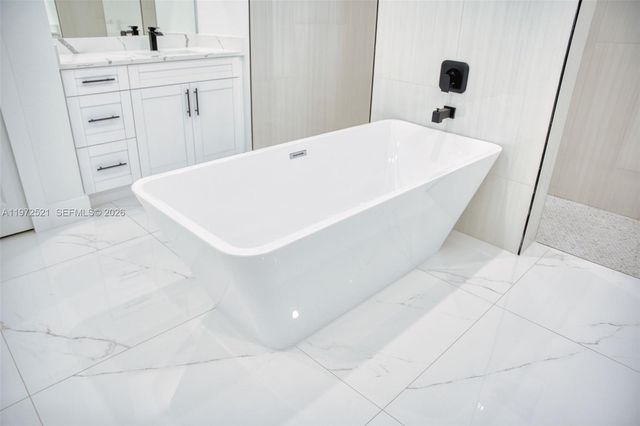 9 NW 12 PL, Cape Coral, FL 33993