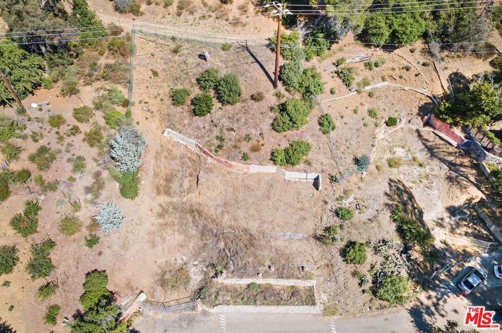 2040 E Lakeshore Drive, Agoura, CA 91301