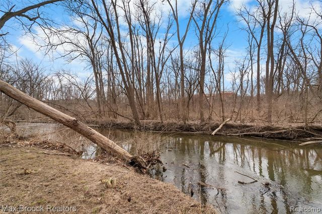 23775 Riverview Drive, Southfield, MI 48034