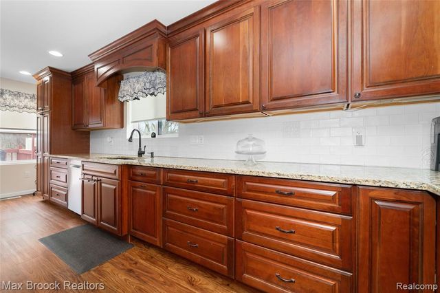 23775 Riverview Drive, Southfield, MI 48034