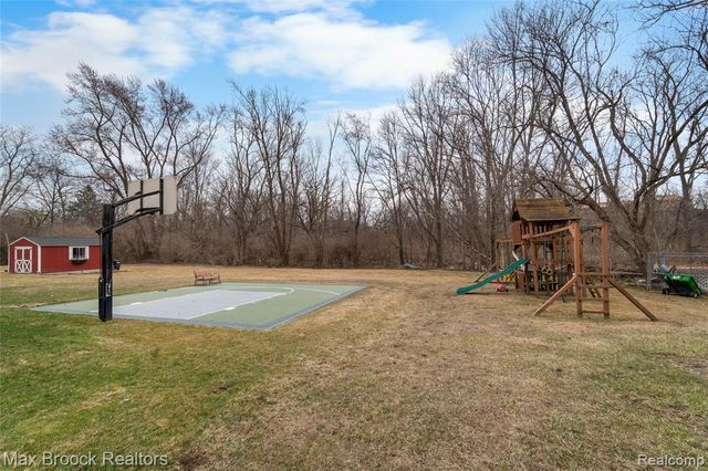 23775 Riverview Drive, Southfield, MI 48034