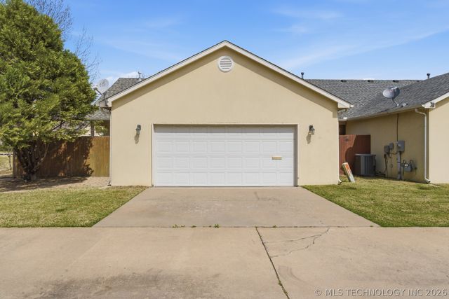 8410 E 74th Court, Tulsa, OK 74133