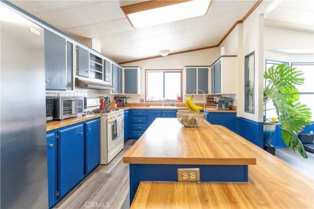 1030 E Avenue S South 88, Palmdale, CA 93550