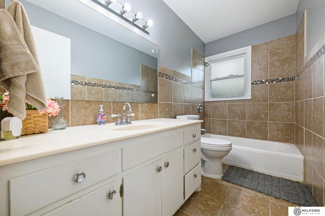 5029 Arbor Circle, Omaha, NE 68106