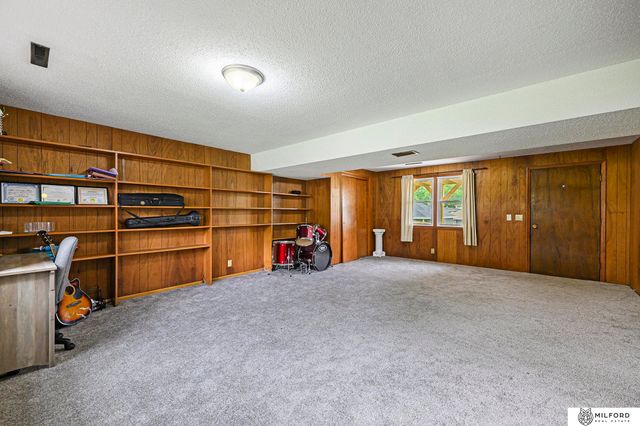 5029 Arbor Circle, Omaha, NE 68106