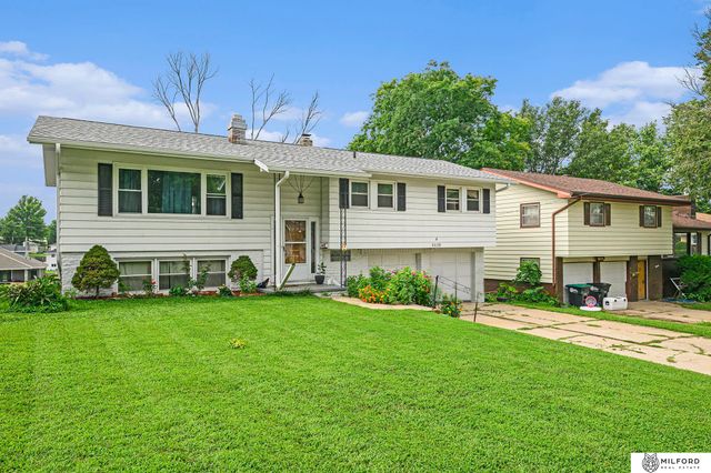 5029 Arbor Circle, Omaha, NE 68106