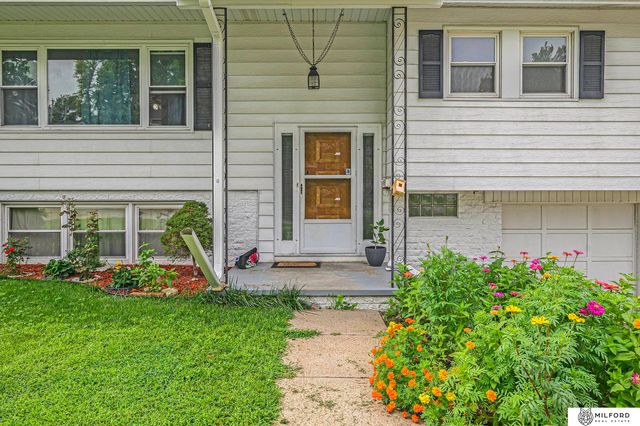 5029 Arbor Circle, Omaha, NE 68106