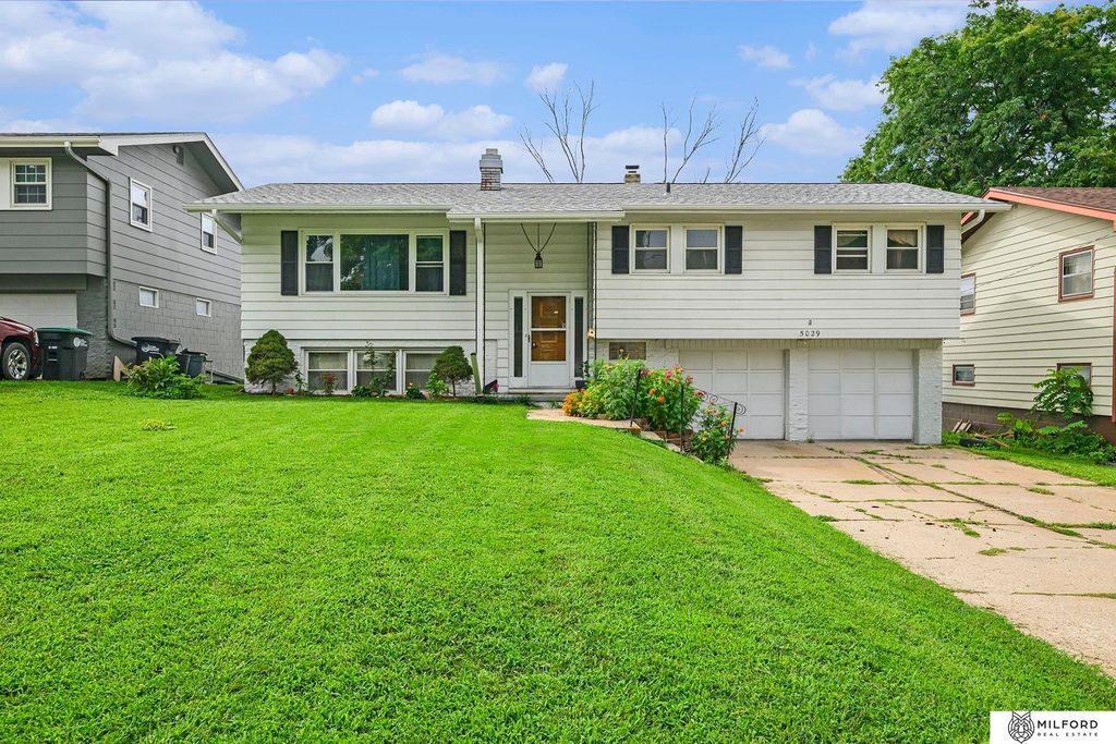 5029 Arbor Circle, Omaha, NE 68106