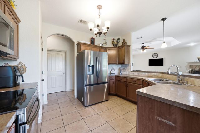 104 Cowal DR N, Spicewood, TX 78669