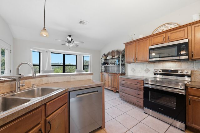104 Cowal DR N, Spicewood, TX 78669