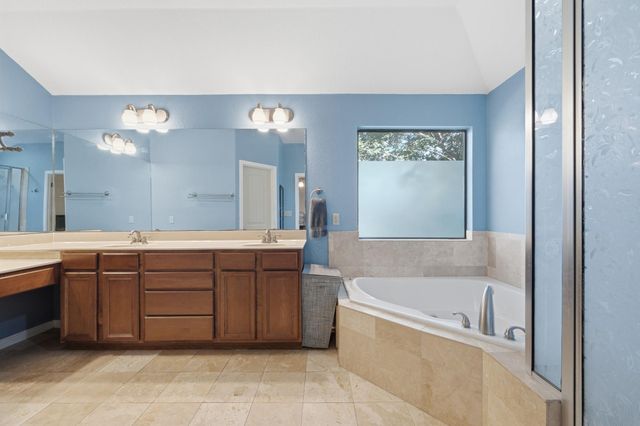 104 Cowal DR N, Spicewood, TX 78669