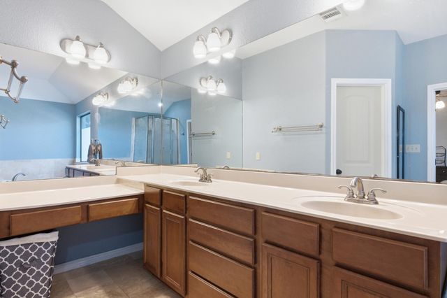 104 Cowal DR N, Spicewood, TX 78669