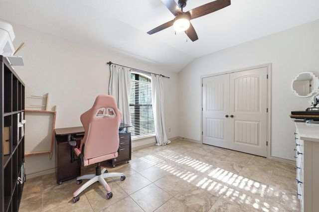 104 Cowal DR N, Spicewood, TX 78669