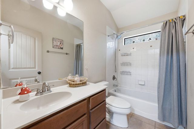 104 Cowal DR N, Spicewood, TX 78669