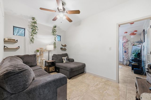 104 Cowal DR N, Spicewood, TX 78669