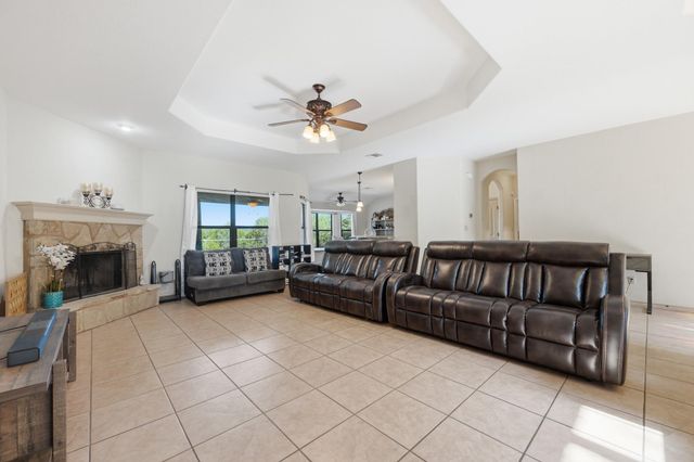 104 Cowal DR N, Spicewood, TX 78669