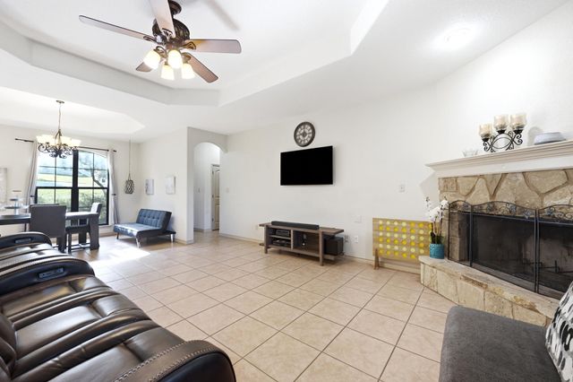 104 Cowal DR N, Spicewood, TX 78669