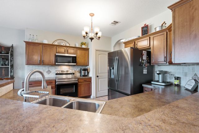 104 Cowal DR N, Spicewood, TX 78669
