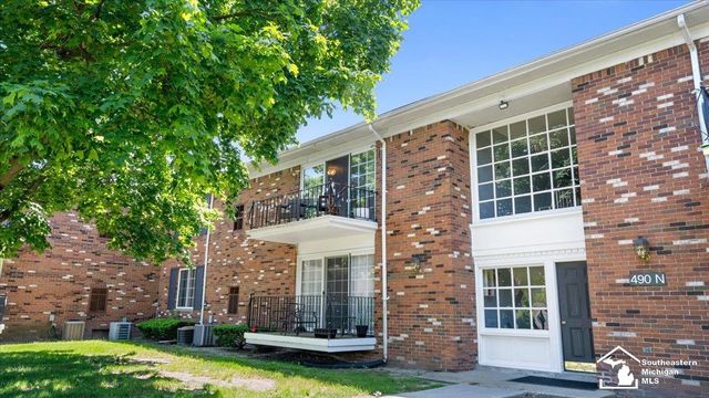 490 Fox Hills Drive, Bloomfield Twp, MI 48304