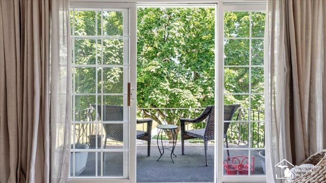 490 Fox Hills Drive, Bloomfield Twp, MI 48304