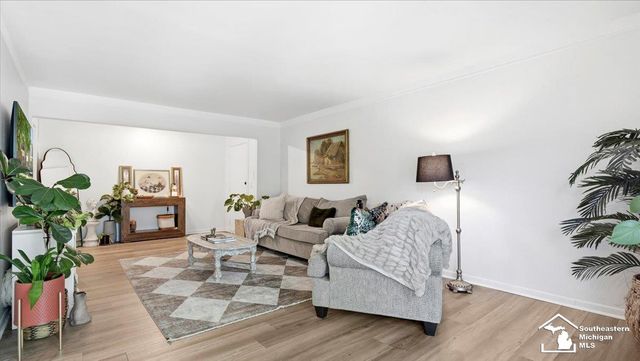 490 Fox Hills Drive, Bloomfield Twp, MI 48304
