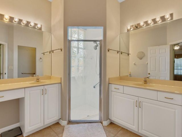 4810 48th Avenue Avenue, Vero Beach, FL 32967