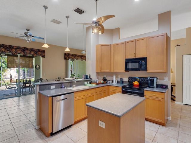 4810 48th Avenue Avenue, Vero Beach, FL 32967