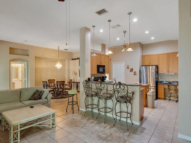 4810 48th Avenue Avenue, Vero Beach, FL 32967