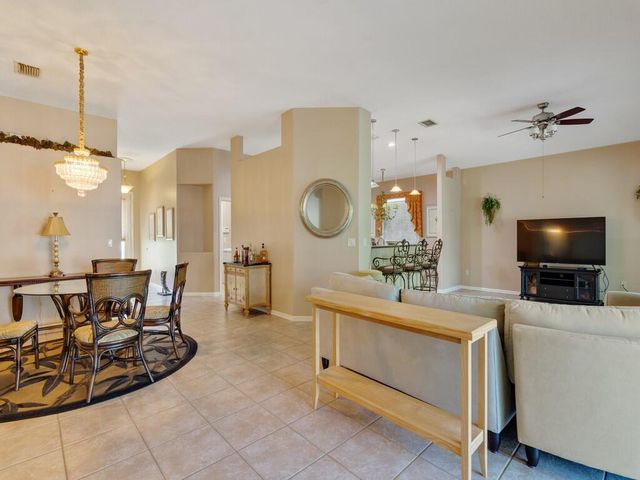 4810 48th Avenue Avenue, Vero Beach, FL 32967