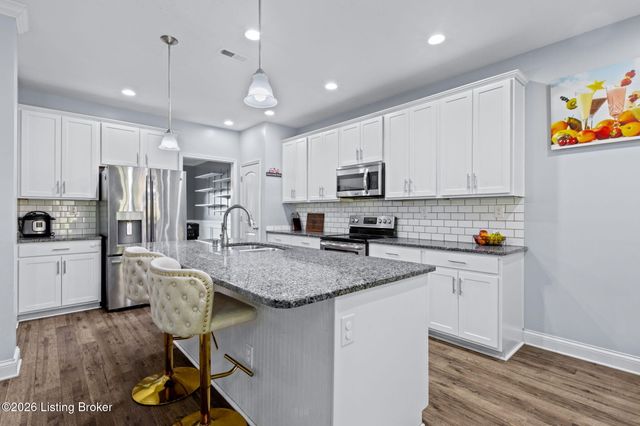 748 Dehart Ln, Louisville, KY 40243