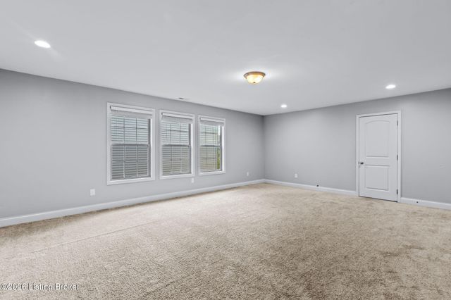 748 Dehart Ln, Louisville, KY 40243