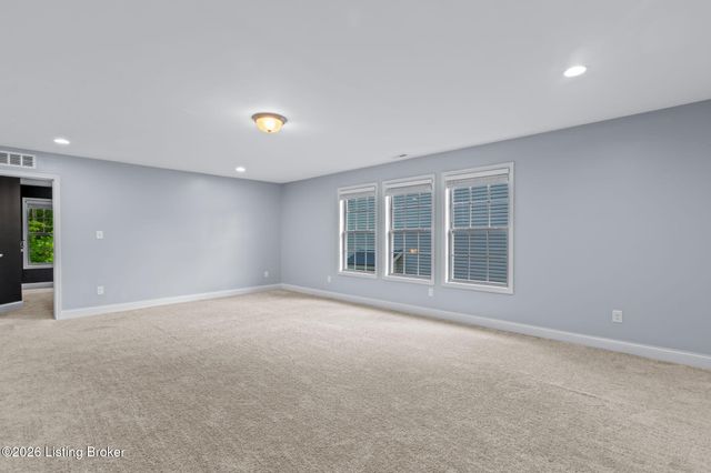 748 Dehart Ln, Louisville, KY 40243