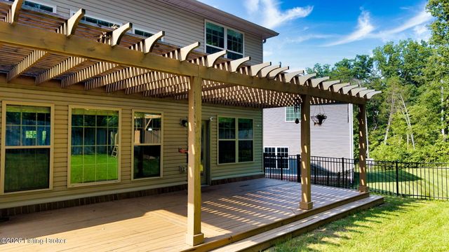 748 Dehart Ln, Louisville, KY 40243