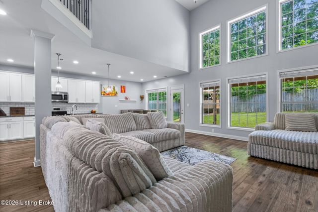748 Dehart Ln, Louisville, KY 40243