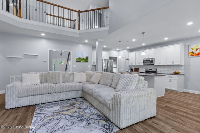 748 Dehart Ln, Louisville, KY 40243