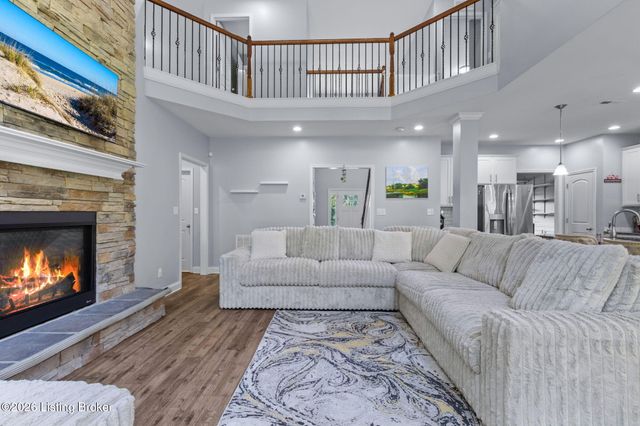 748 Dehart Ln, Louisville, KY 40243