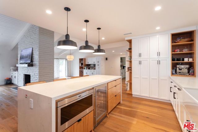 23721 Mariano Street, Woodland Hills (los Angeles), CA 91367